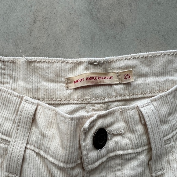 Levi’s Middy Corduroy Ankle Bootcut Pants - Picture 2 of 6